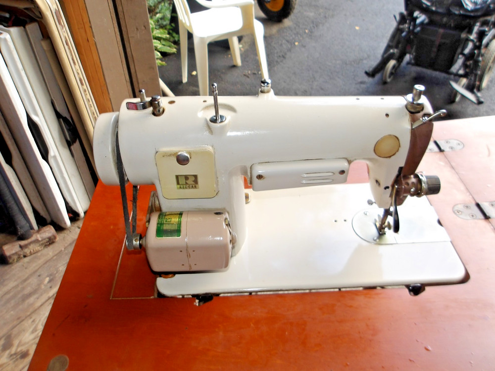 Riccar Sewing machine W/ Table 387 model 7