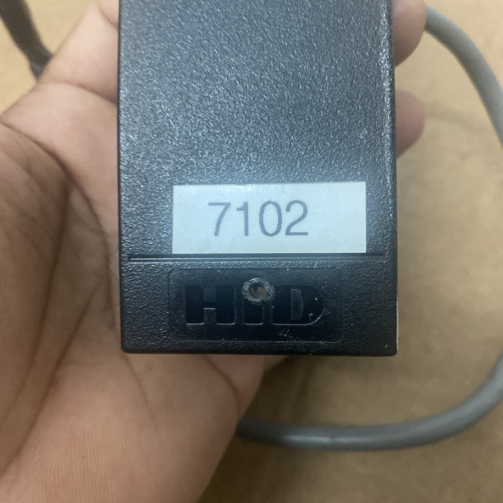 HID multiCLASS SE RP15E Mullion Card Access Reader (Missing Screws And Bracket)