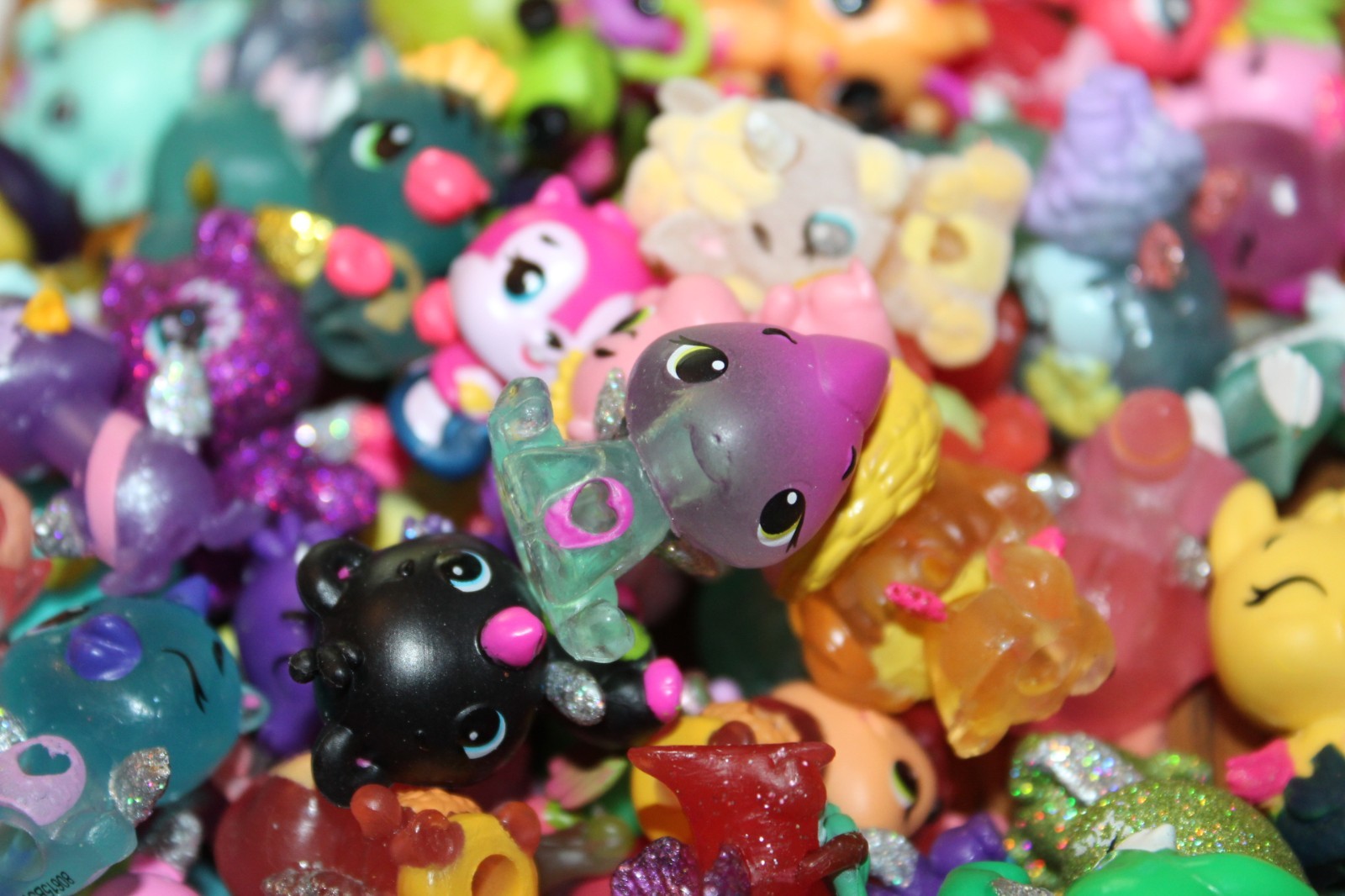 Hatchimals COLLEGGTIBLES Random LOT Bag (10) Assorted CUTE Seasons NO DUPLICATES