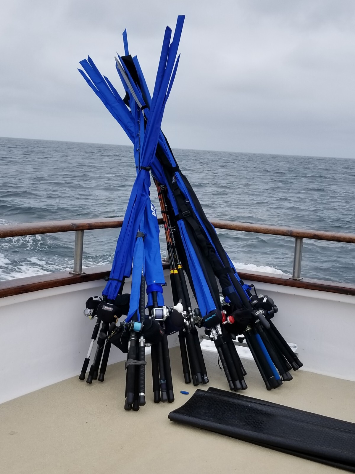 TWO 9' JAWS QUARTER CUT DESIGN TRAVELING ROD COVER FOR OFFSHORE B GAME ROD BLUE