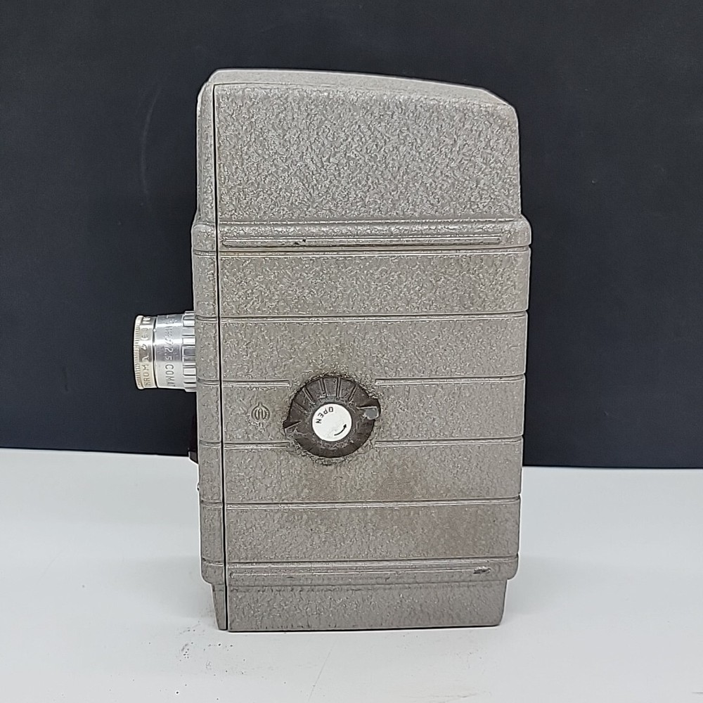 VINTAGE BELL & HOWELL 8MM CAMERA TWO TWENTY UNTESTED
