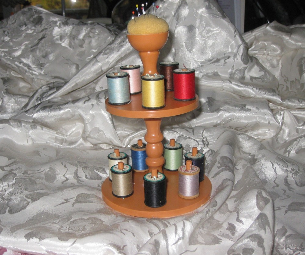 Unique! ~ THREAD CADDY/CAROUSEL & 12 SMALL SPOOLS OF THREADS
