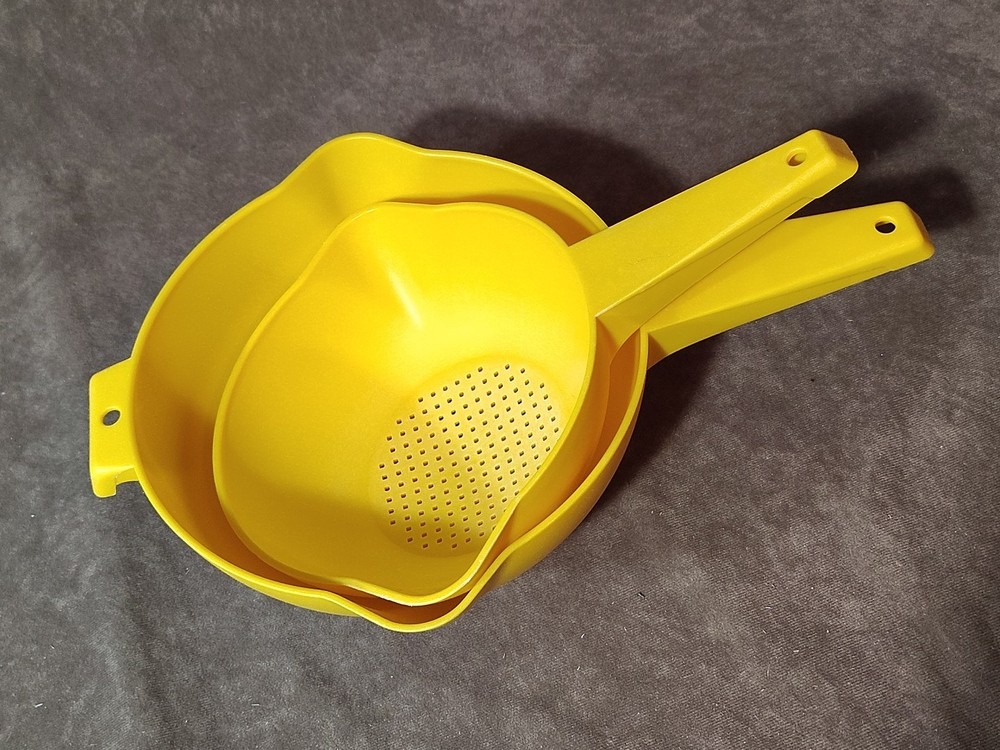Vintage Tupperware #1200 1Qt & #1523 2Qt Colanders Strainers YELLOW