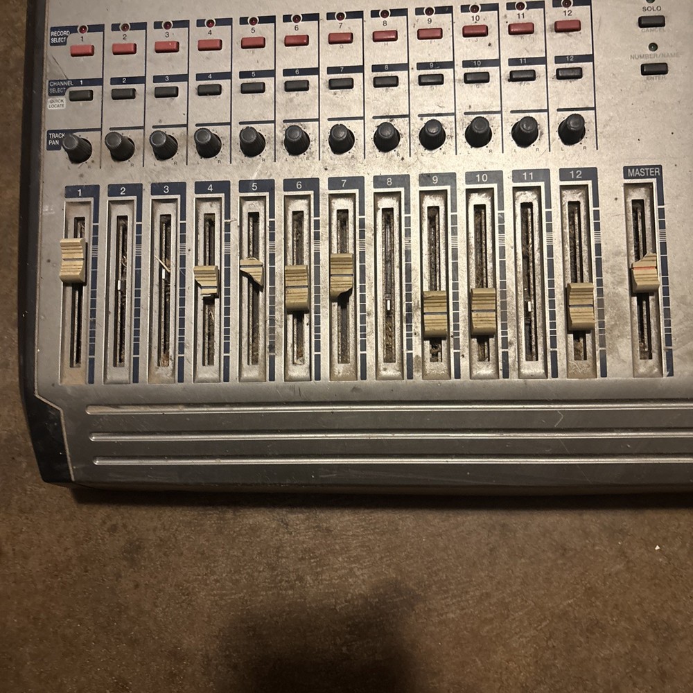 AKAI DPS12i Professional Digital Personal Studio