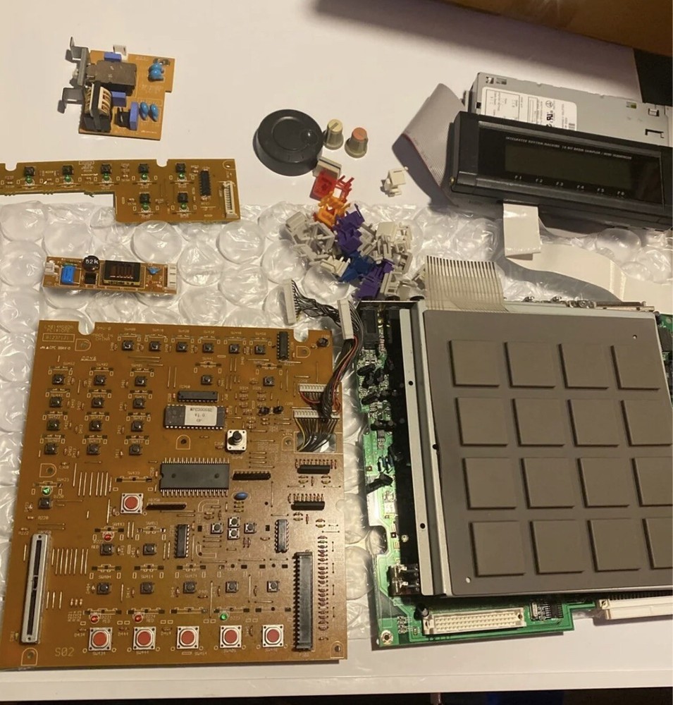 AKAI MPC 2000XL Parts Almost Complete Drum Machine Sampler