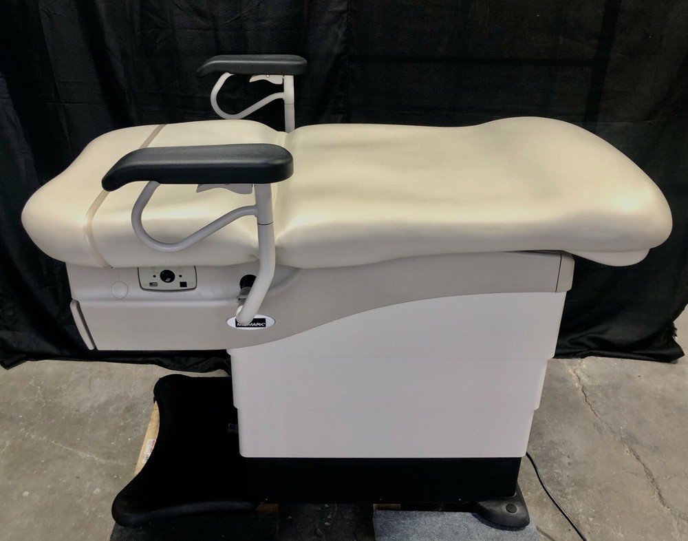 Midmark 625 Bariatric Power Exam Table Dual Wireless controls
