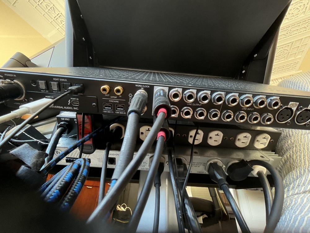 Universal Audio Apollo 8 Duo Thunderbolt 2 Audio Interface, many actived plugins