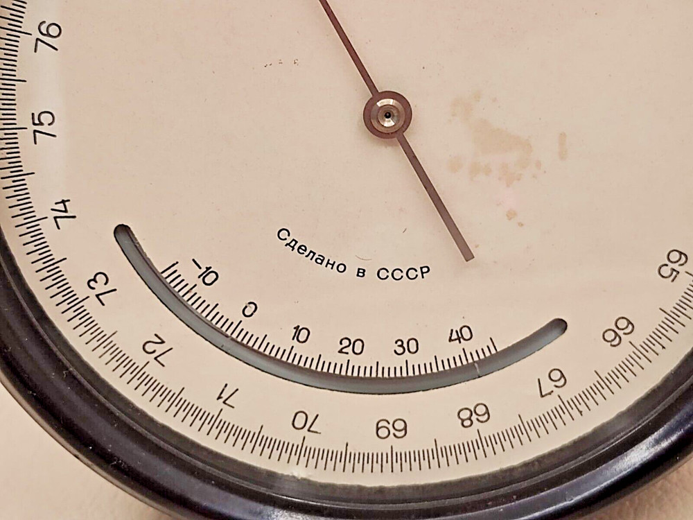 1969 VINTAGE PRECISION BAKELITE BAROMETER ANEROID USSR