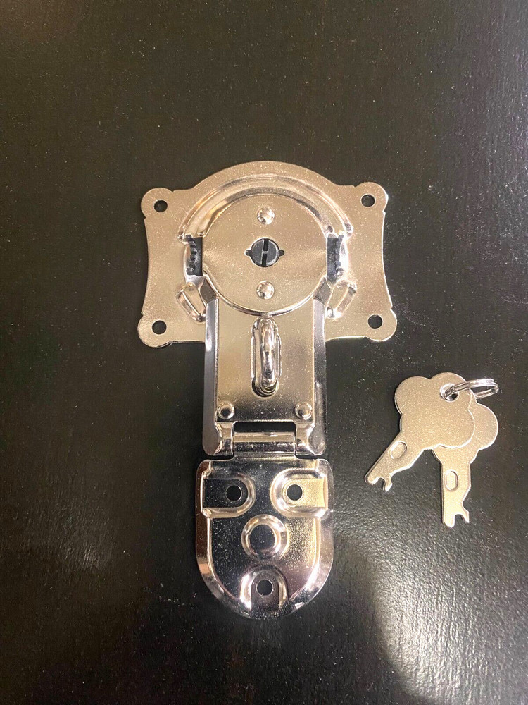 Steamer Trunk Center Lock with Quick Release Button Medium size with keys