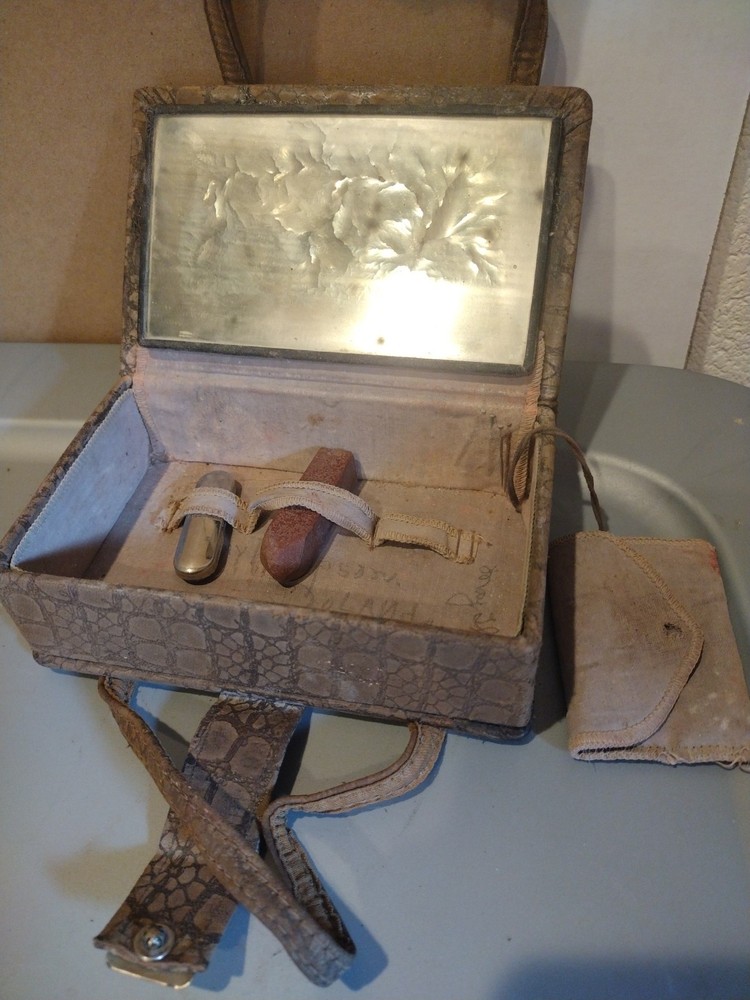 Antigue Taylors/Sewing Case