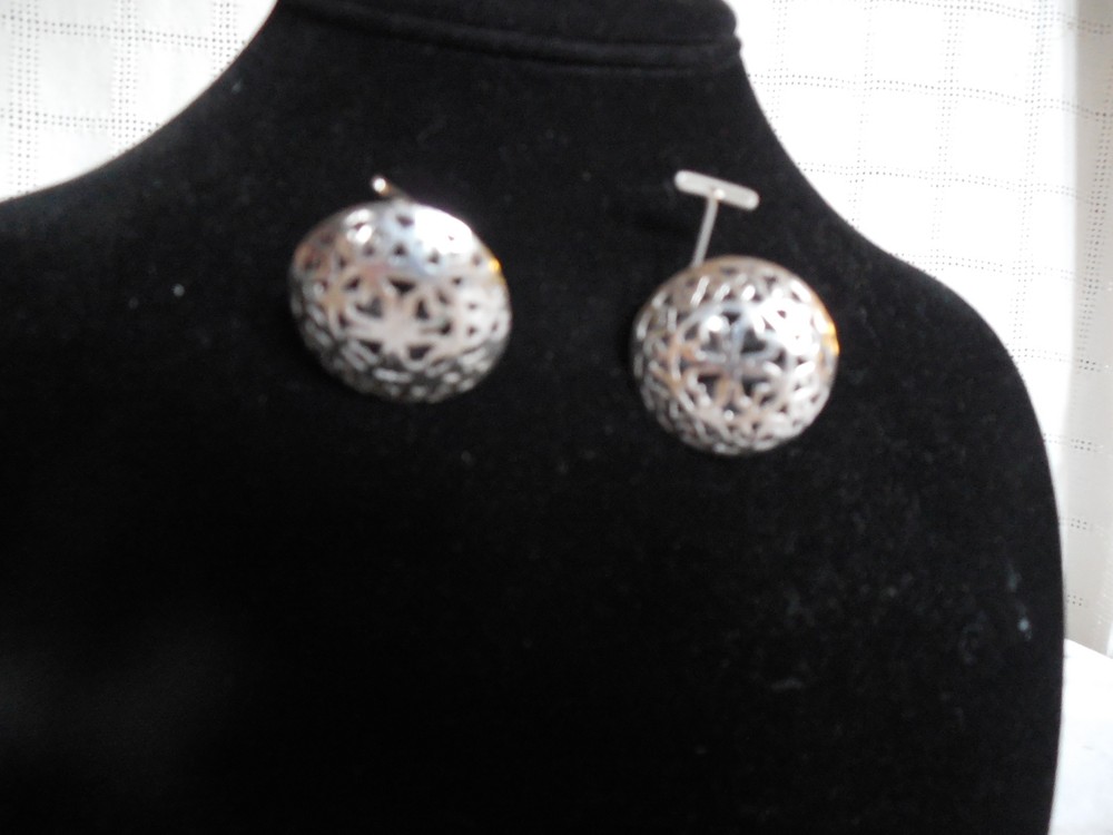 Silver round screw back earrings Alpca