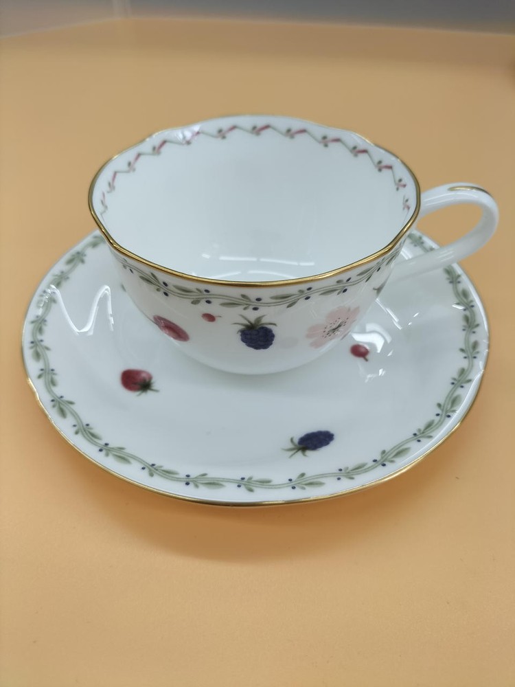 Noritake Multicollar Cup & Saucer 5-Piece Assortment Set