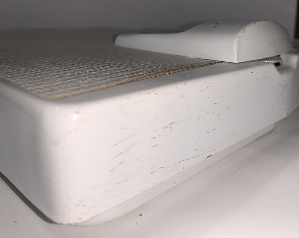 Bathroom Scale Regent MADE IN USA White Pattern DECENT SHAPE VINTAGE