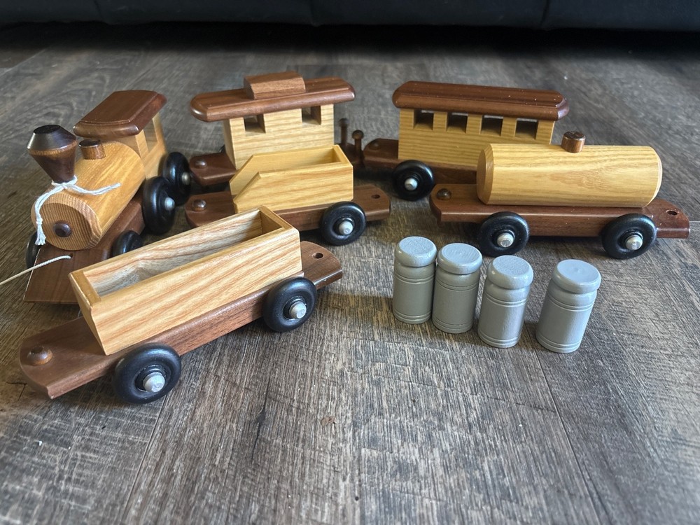 Amish ash wooden handmade trainset 34” 6 carts with pull string