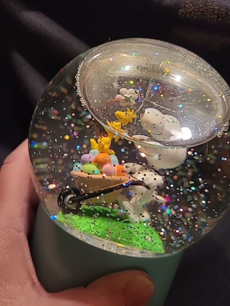Snoopy Easter LIGHT UP Water Globe Snow Globe Please Read