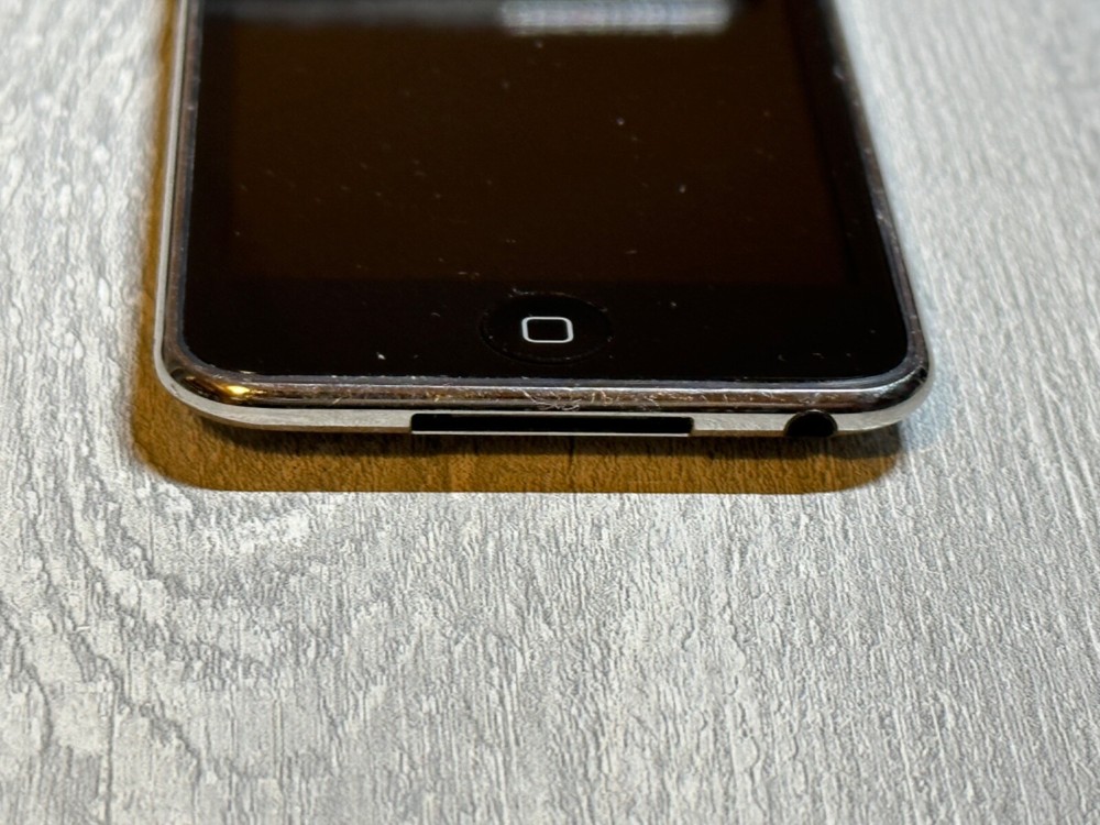 Apple iPod Touch 3rd Generation 32GB 64GB Black