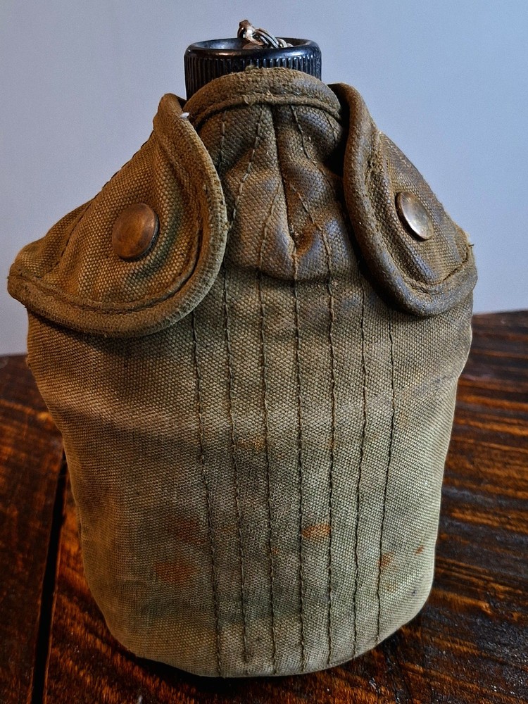 WW ll US MILITARY ISSUE CANTEEN