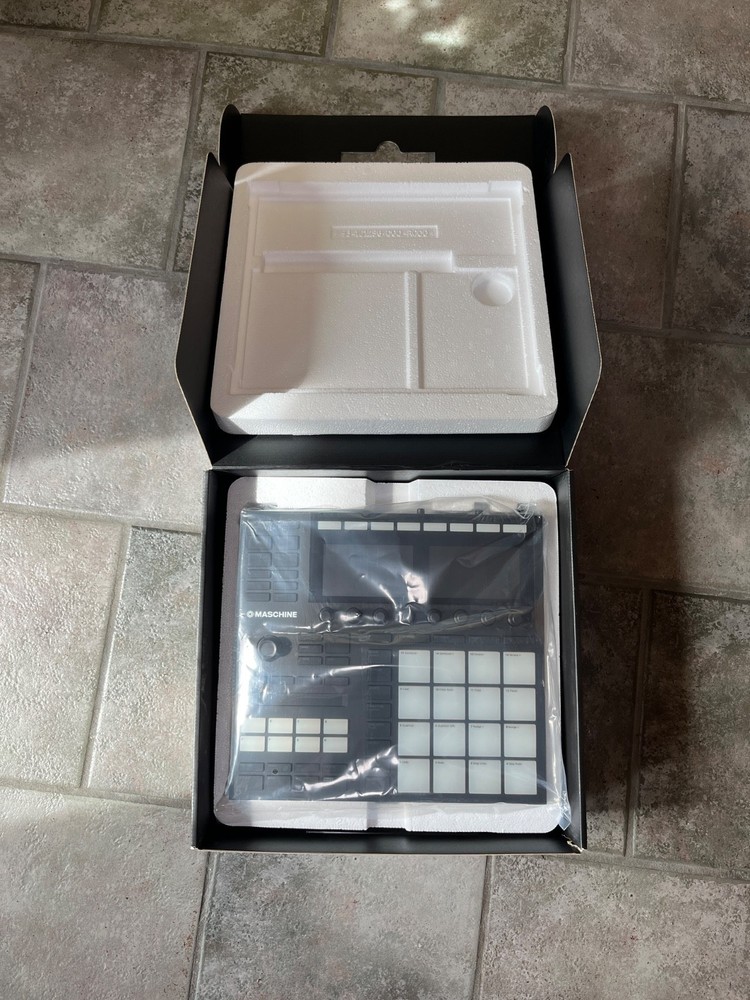 Native Instruments Maschine MK3 USB Audio+MIDI Interface System, Watch Video!