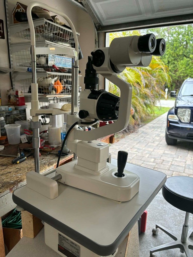 TOPCON 2E SLIT LAMP.