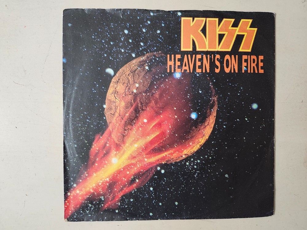 KISS RARE Vintage UK Heaven's On Fire Lonely Import 7" 45 Vinyl 800 205-7 COOL!