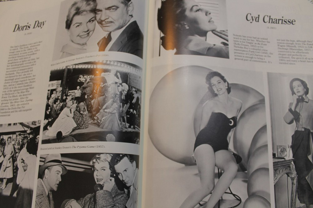 GREAT MOVIE ACTRESSES , REFERENCE BOOK, COFFEE TABLE BOOK, TRIVIA BOOK