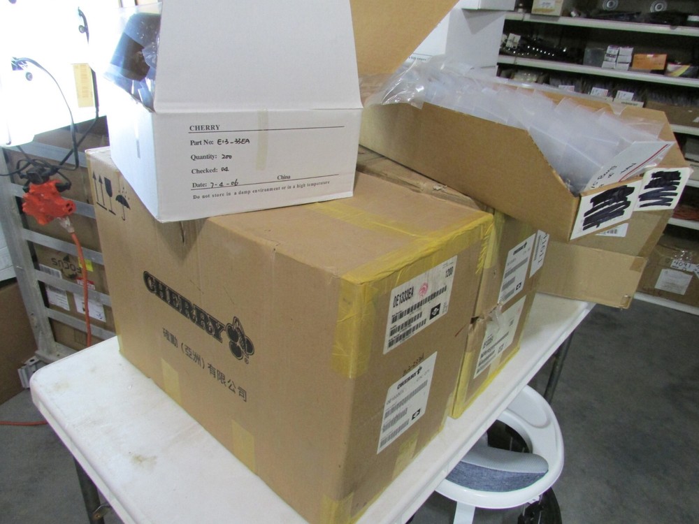 2 Cherry E13 15A Normally Open Snap Action Pushbutton Switch 125/250VAC E13-33EA