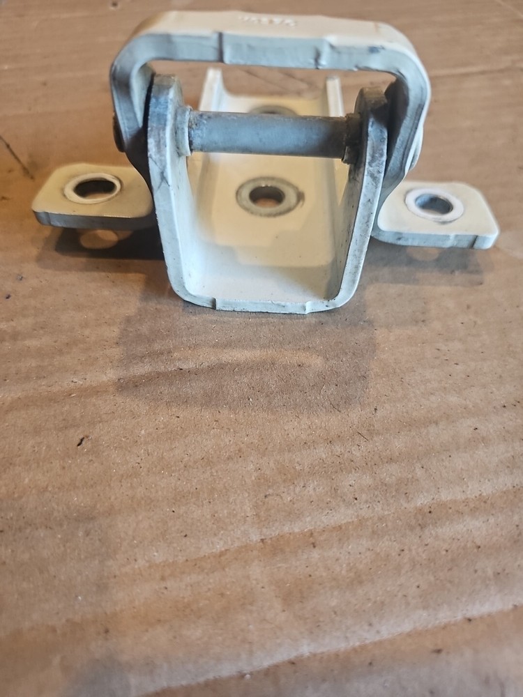 INTERNATIONAL LT 2021 DOOR HINGE