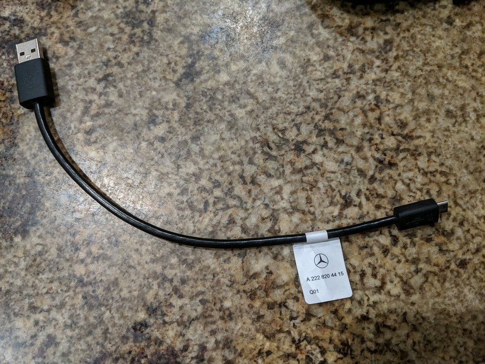 Mercedes usb cable A2228204415