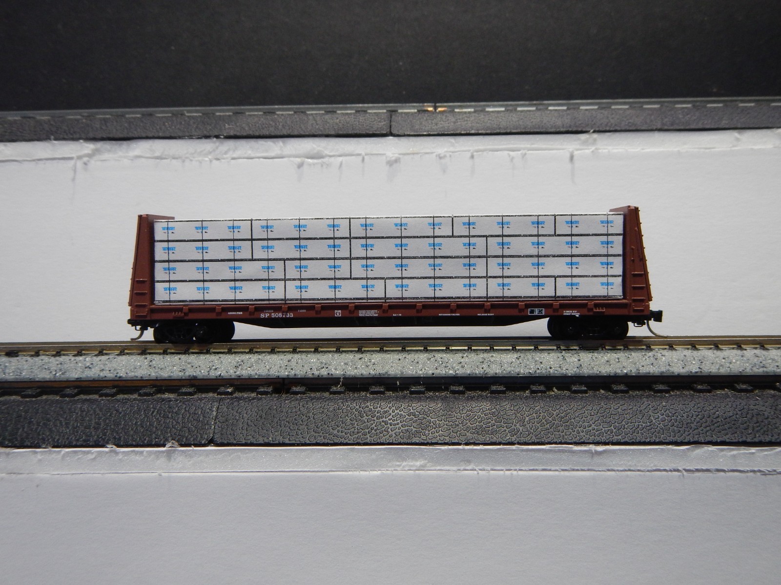 Solid Wood Wrapped Lumber Load for N Scale 60 Foot Bulkhead Flat Car