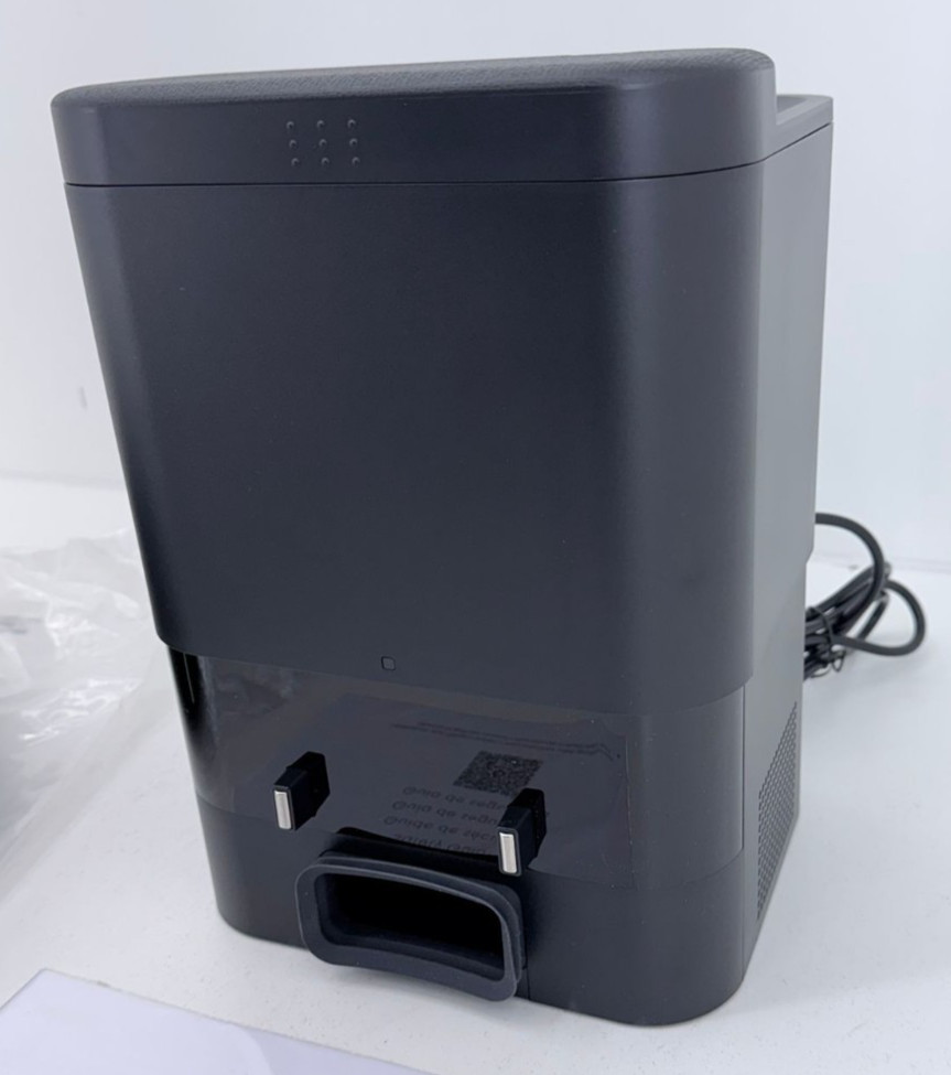 iRobot Roomba 105 Robot Vacuum + AutoEmpty Dock - Pre-Owned