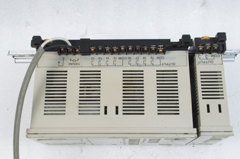 OMRON PROGRAMMABLE CONTROLLER SYSMAC S6 3G2S6-CPU21 3G2A3-OC221 FREE SHIP