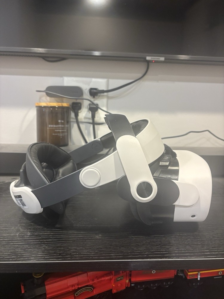 Quest 3s headset, 9 VIVE Trackers, 3 Base Stations, and Controllers