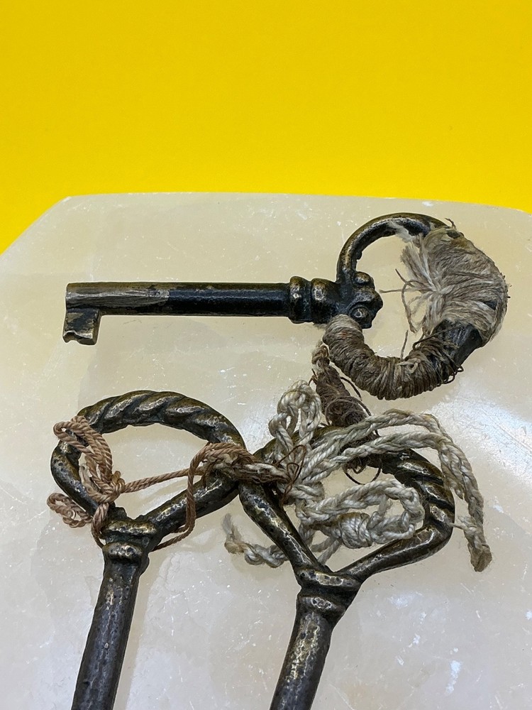 Three Brass Skeleton Keys Rope Design Tops