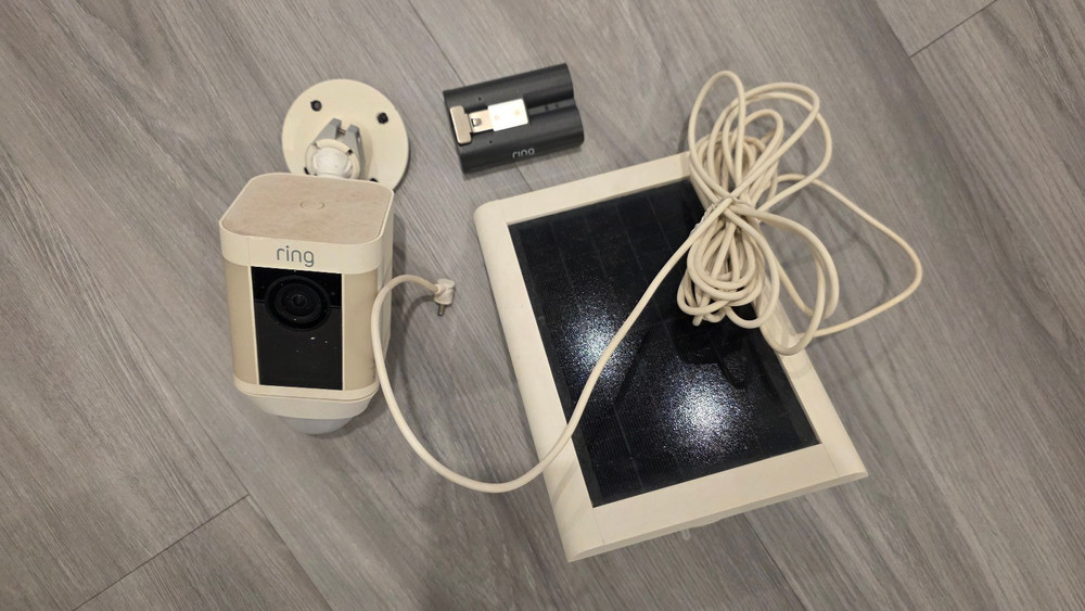 Ring Spotlight Cam with Solar Panel (White)