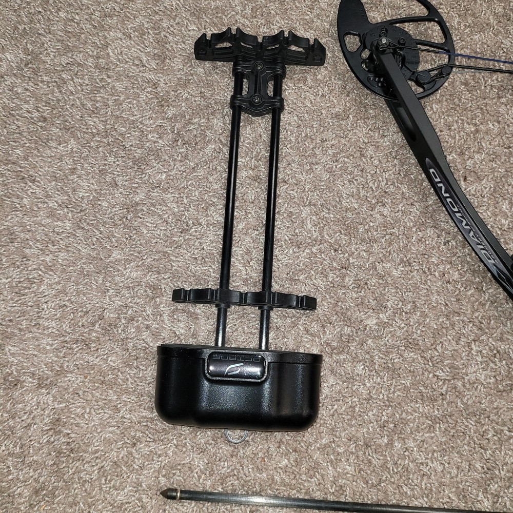 Diamond Infinite Edge Pro Bow Black + 6 Arrows + Soft Shell Cabelas Bag Preowned