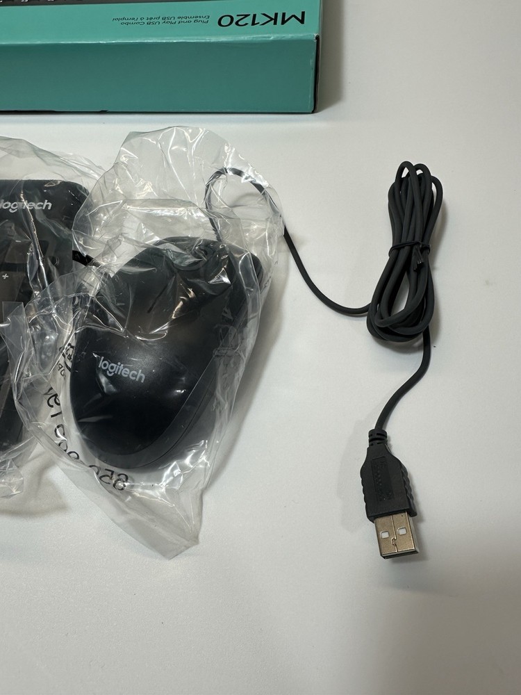 Logitech MK120 (920-002565) Wired Keyboard and Mouse Combo *NEW OPEN BOX