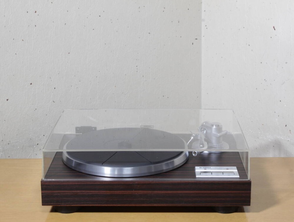 Yamaha YP-D9 Direct Drive Turntable Record Player