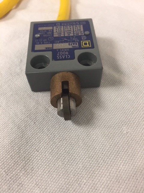 Door Switch, Roller Style - Douglas Machines - Dishwasher 0526