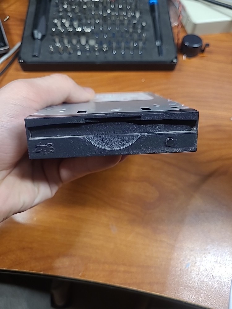 Iomega Z250ATAPI 250MB Zip Disk Drive