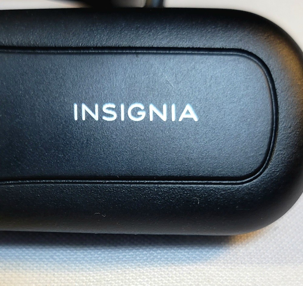 INSIGNIA 3 Ft Wired Universal Shutter Remote (Model NS-USR1) 17D25A