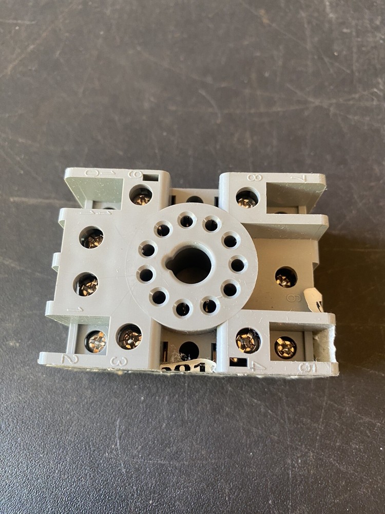 (IB22) 93902 IDEC Socket Relay 11 Pin