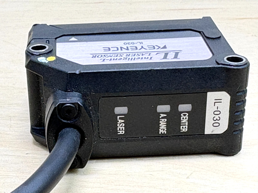 Keyence IL-030 CMOS Multi-Function Analog Laser Sensor Head