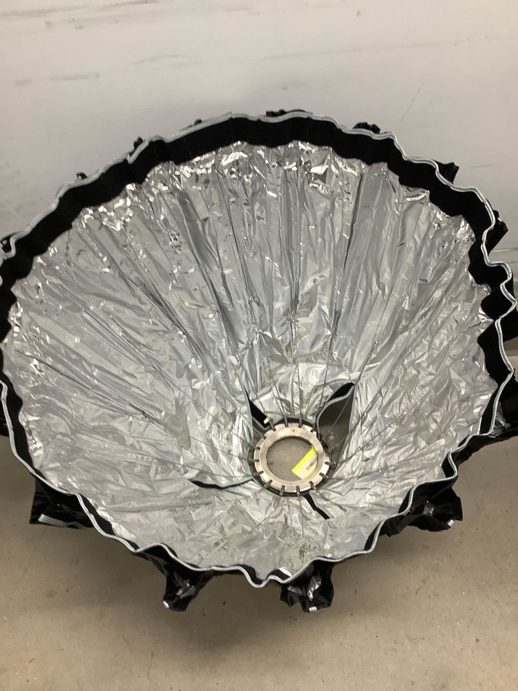 Aputure Light Dome II 34-inch - Fair Condition; Broken release tab