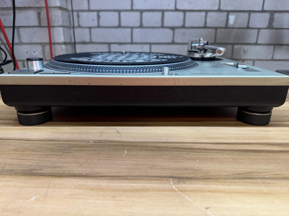 Technics SL-1200MK2-A Quartz Direct Drive Turntable