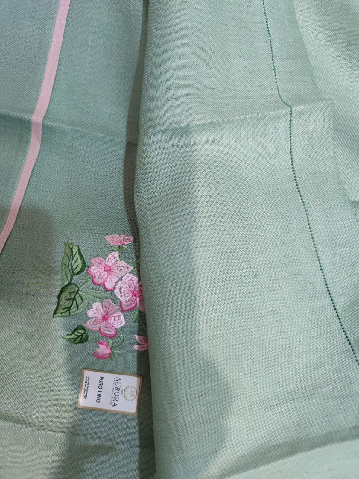 6 towels 💯 Pure linen embroidered, beautiful colored, in original packaging