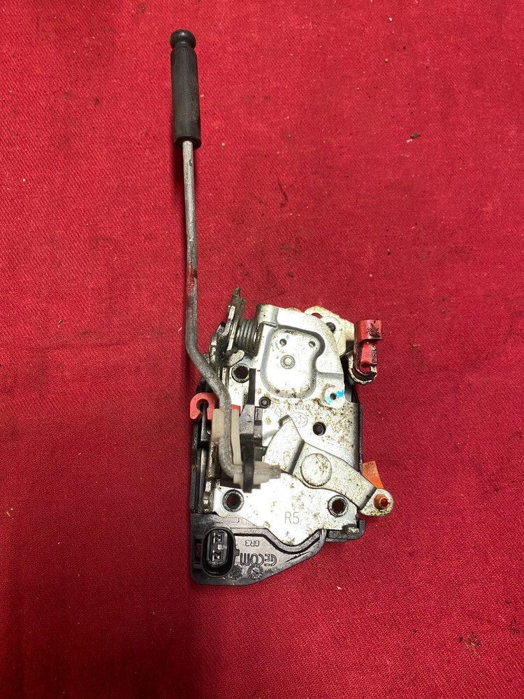 2012 FREIGHTLINER  passenger Side Door Latch  GECOM right