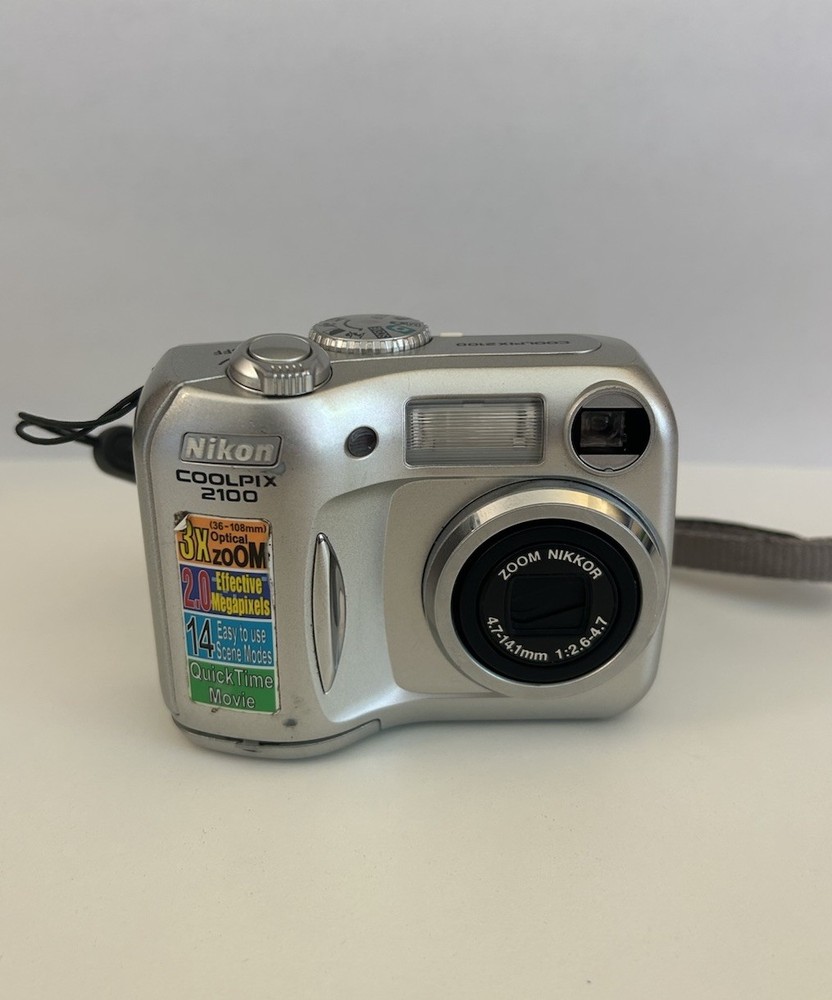 Nikon Coolpix 2100 Digital Camera Silver Tested Working