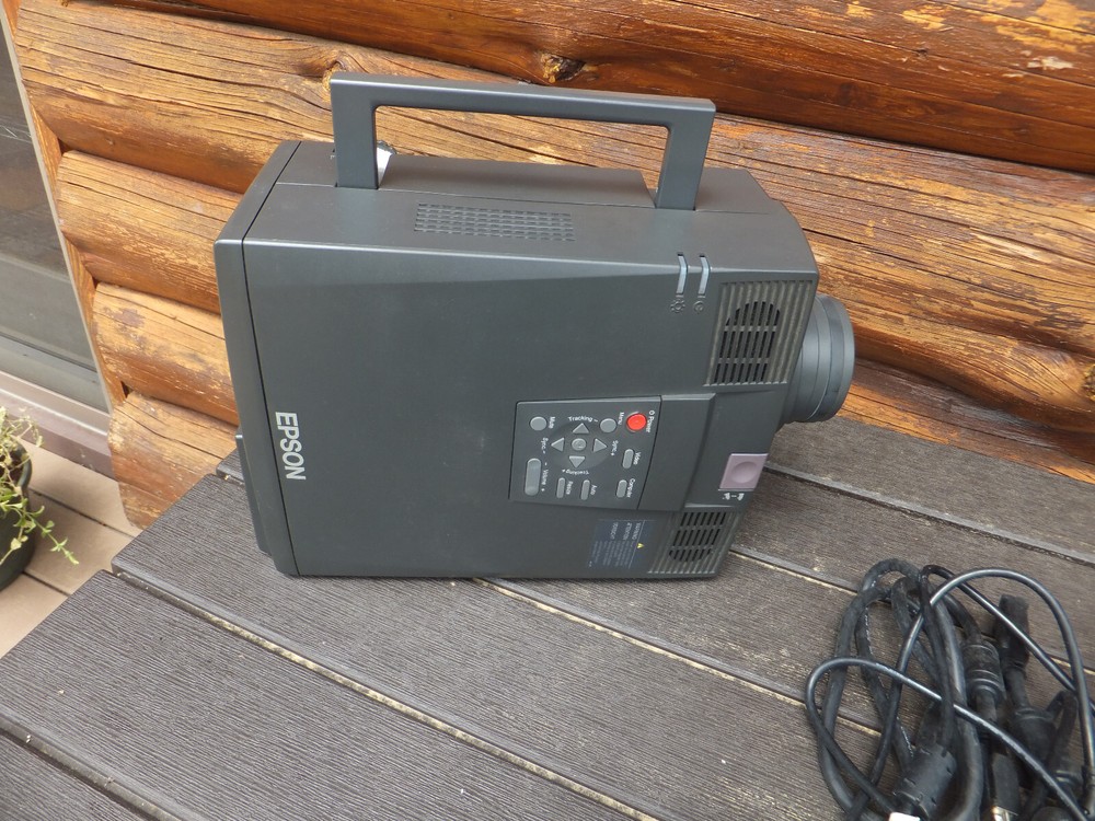 Epson PowerLite 5000XB, ELP-5100 LCD Projector W/ Case, Guide, Remote & Cables