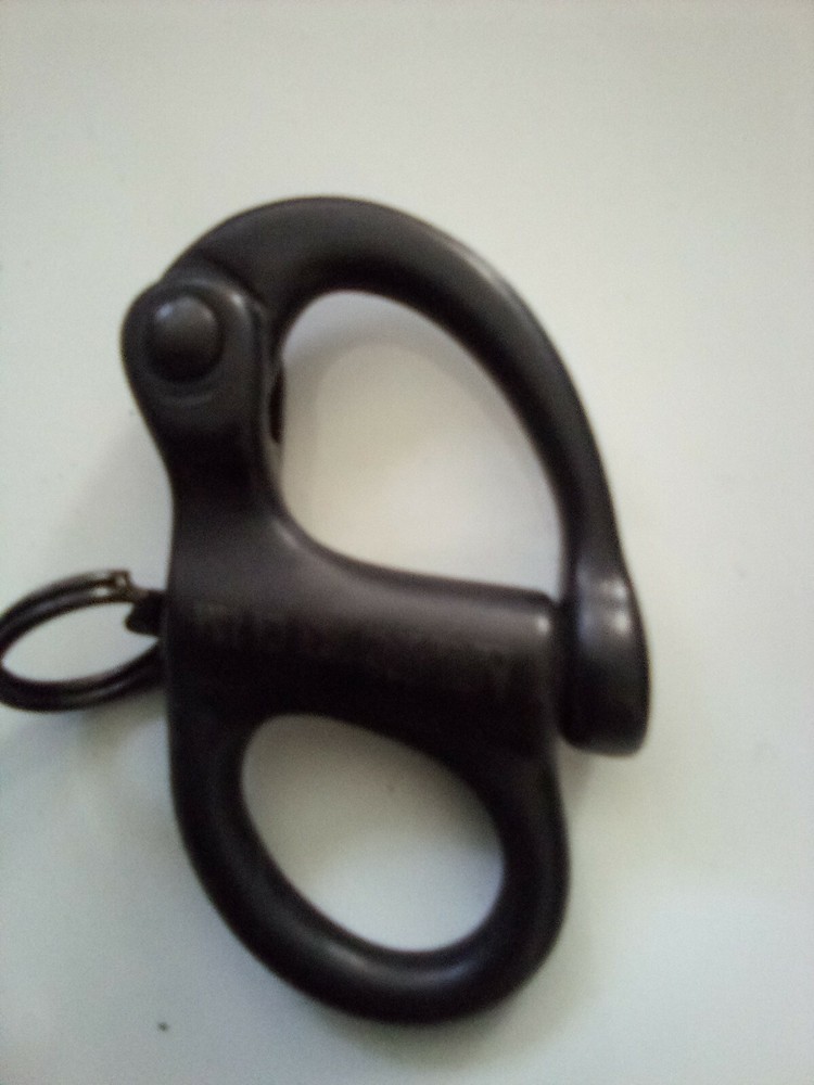 Fusion Climb Quick Release High Strength Snap Shackle 18KN Pull-Lock, Black