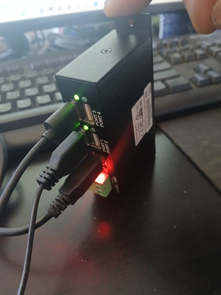 StarTech.com (ST4200USBM) 4-Ports DIN Rail Mountable Hub